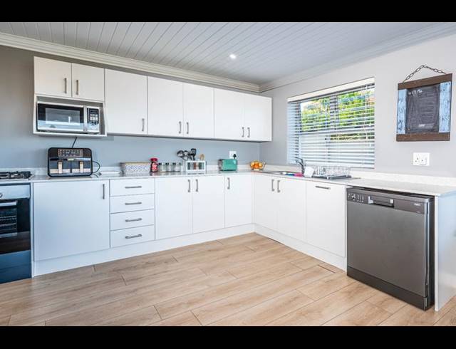 1 BEDROOM PROPERTY TO RENT IN DANA BAY
